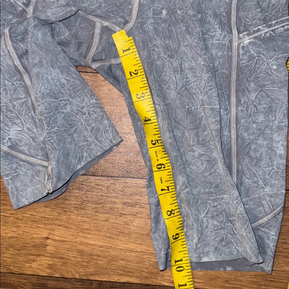 Lululemon Size 4 Fast and Free Short 10" *Ice Dye
Ice Wash Asphalt Grey Fitness - Picture 10 of 10